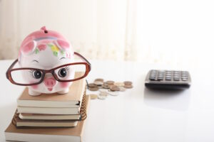 消費者金融はやばい？やめたほうがいいい？借りてる人の割合は？信用情報・金利・アコムなど