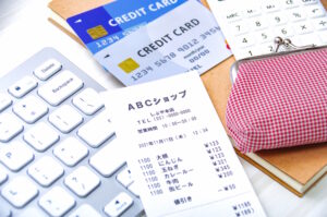 クレジットカードリボ払いはおまとめローンで借り換えできる？ろうきんはショッピングリボも対象？カード使えなくなるなど疑問を解説