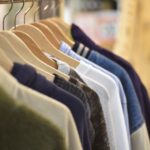 服を売るセカンドストリート