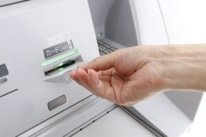 アコムのATMでカードが使えない、返済できない時の対処法と問い合わせ方法