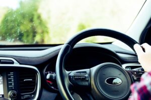 カーリースは貧乏人でやばい？恥ずかしい？デメリットだらけ？向いている人！失敗談や良かった体験談